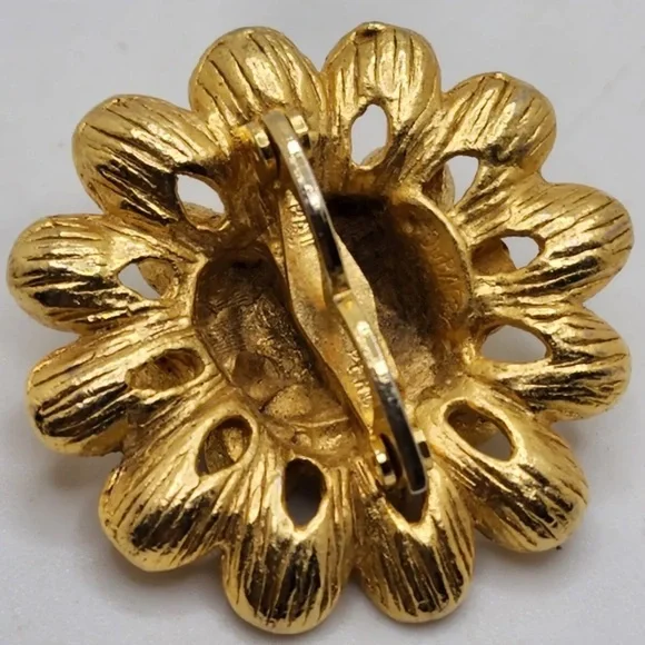 Vintage Dubarry Fifth Avenue Scarf Clip Flower Gold Tone Metal Round - Picture 2 of 4
